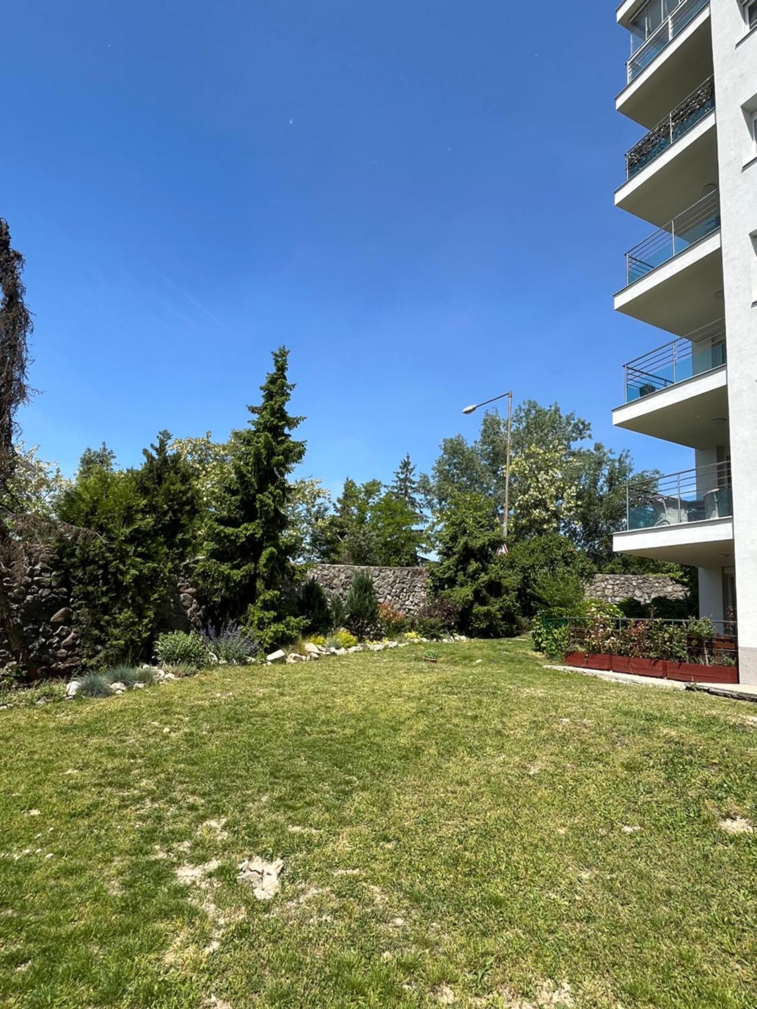 Butterfly Residence,165m2 Spacious With 4 Free Parking Spaces,playground And Gym Appartement Bratislava